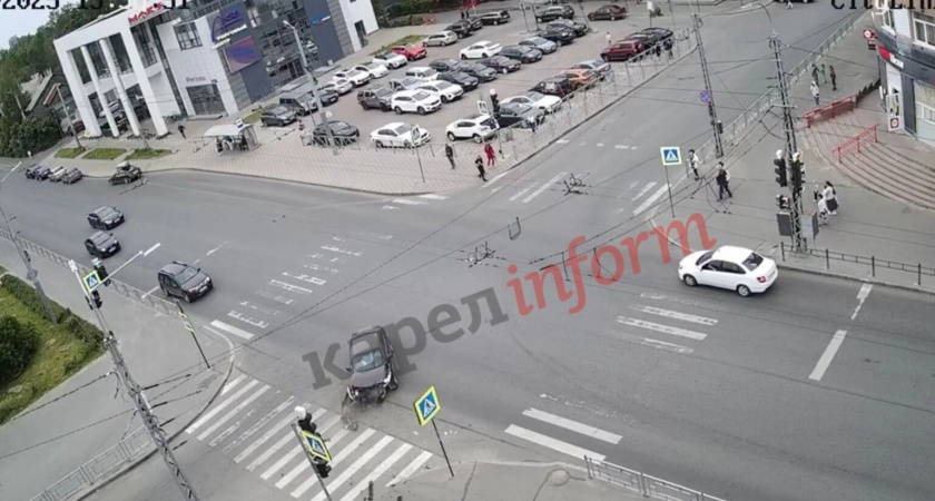 ДТП в Петрозаводске: «Лада» столкнулась с иномаркой и сбила пешехода