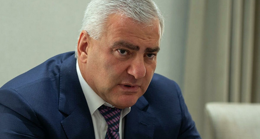 Спецназ МВД Армении провел обыски в доме миллиардера Самвела Карапетяна