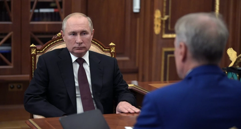 Путин обсудил с Грефом экономические вопросы перед совещанием в Стрельне