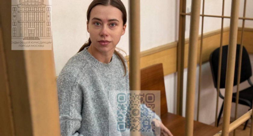 Блогера Митрошину оставили под домашним арестом еще на два месяца