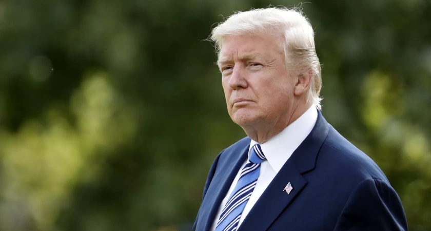 Трамп призвал конгресс закрыть радиостанцию "Голос Америки"