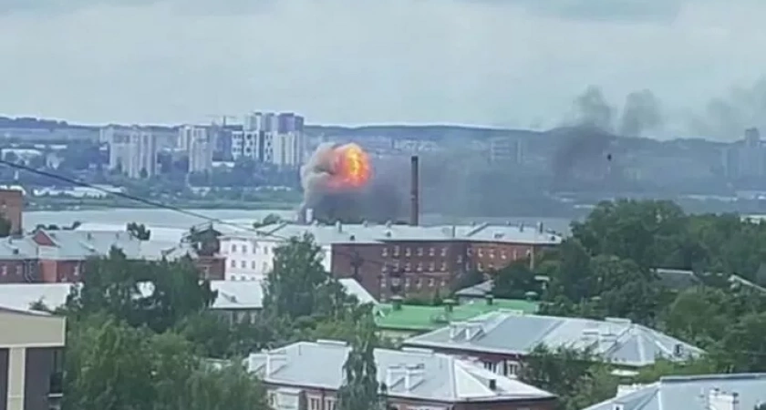 Атака дрона на предприятие в Ижевске привела к пожару и пострадавшим
