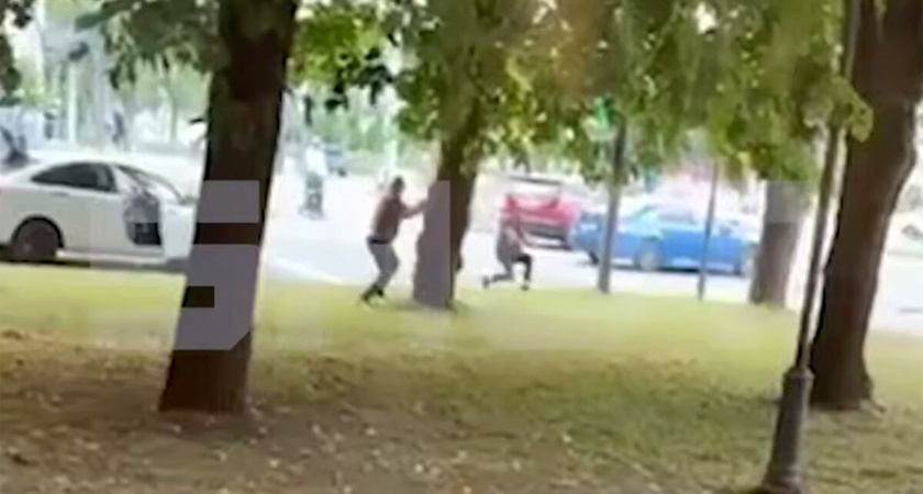 В центре Нальчика двое напали на ДПС с ножами: один убит, полицейский в реанимации