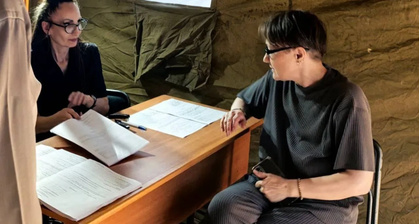 В Азове развернули палатки для выплат 120 жильцам, пострадавшим от атаки дронов