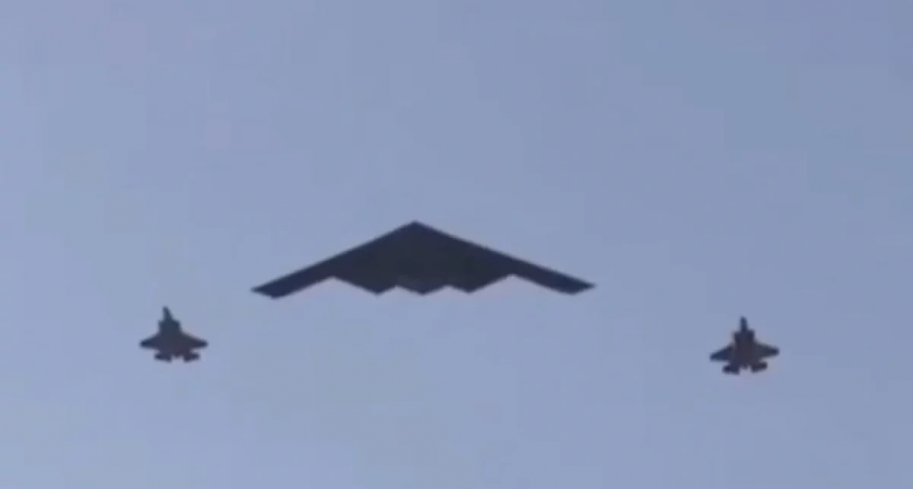 B-2, атаковавшие иранские ядерные объекты, пролетели над Белым домом в День Независимости