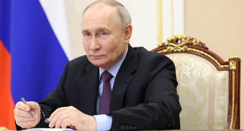 Путин: командиры просили передать 2,1 тысячи списанных авто властей для "разового использования" на фронте