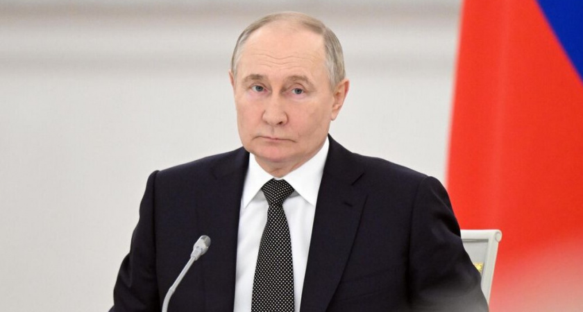 Путин почтил память генерал-майора Гудкова и погибших бойцов минутой молчания на форуме ОНФ
