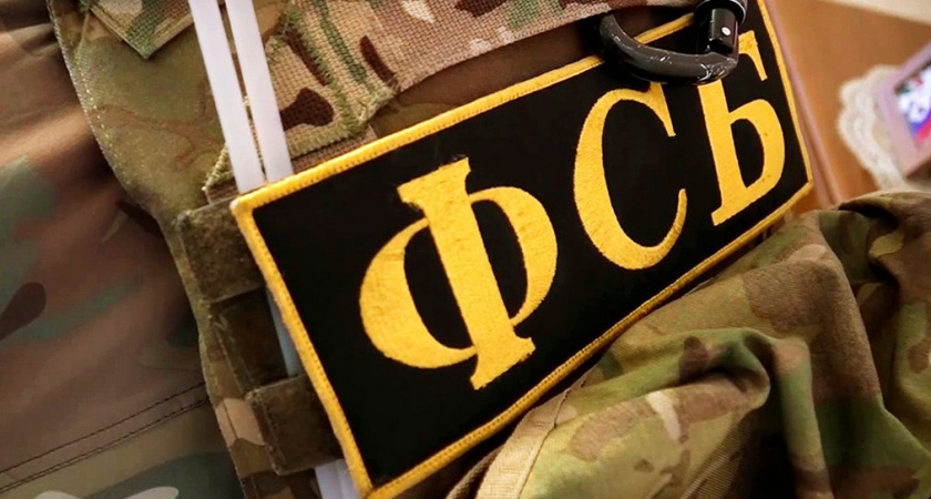 ФСБ задержала молодых россиян, которых мошенники заставили поджигать машины силовиков за долги в 1,5 млн рублей