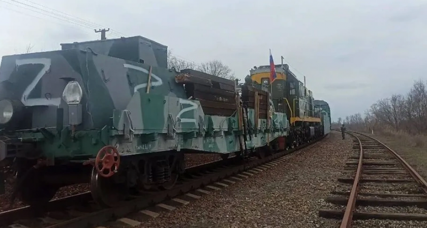 Четыре бронепоезда России превратили украинские ж/д пути в неприступную крепость