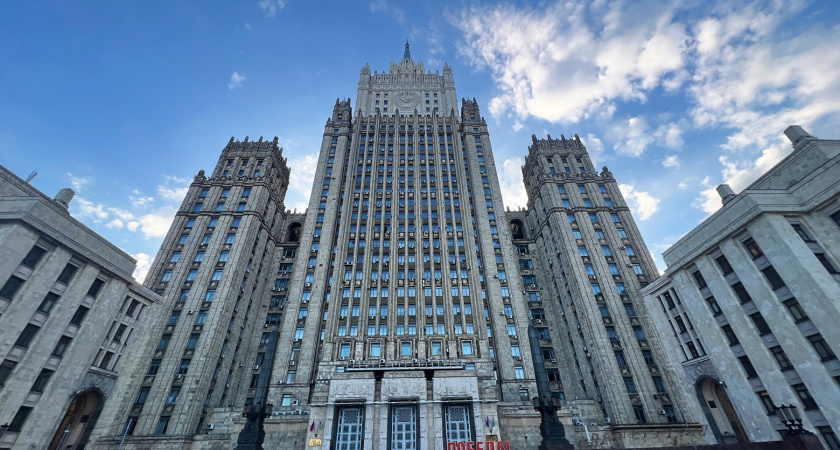 МИД РФ назвал запрет на въезд россиянам "ударом по союзничеству" с Арменией