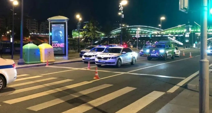 Кроссовер сбил пятерых пешеходов, включая двоих детей, на переходе в Москве — появилось видео