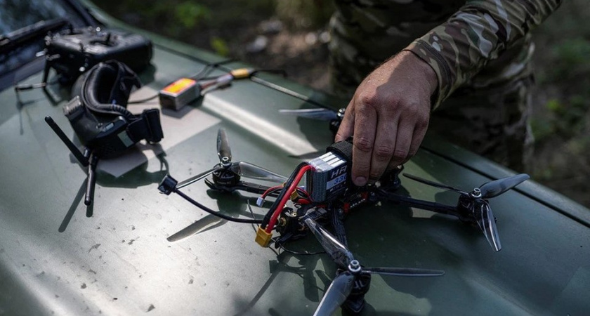 "Лучше я один, чем несколько наших": солдат поймал руками украинский FPV-дрон с взрывчаткой