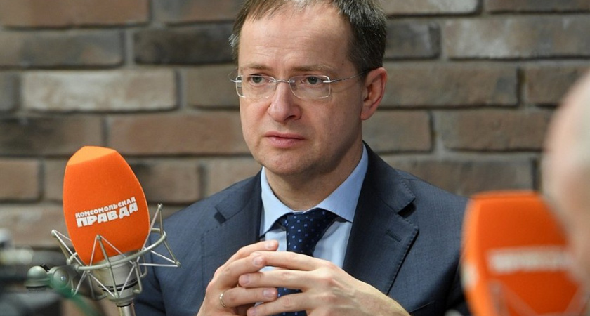 Мединский назвал СВО "кровоточащей темой" и рассказал, как она попадет в школьные учебники