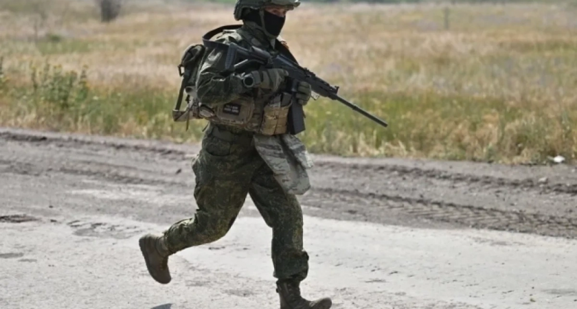Российский боец в одиночку взял в плен четверых украинских солдат, выдав себя за сослуживца
