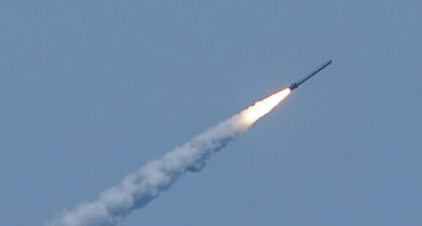 Минобороны: групповой удар поразил аэродром и авиаремонтное предприятие в 132 районах Украины