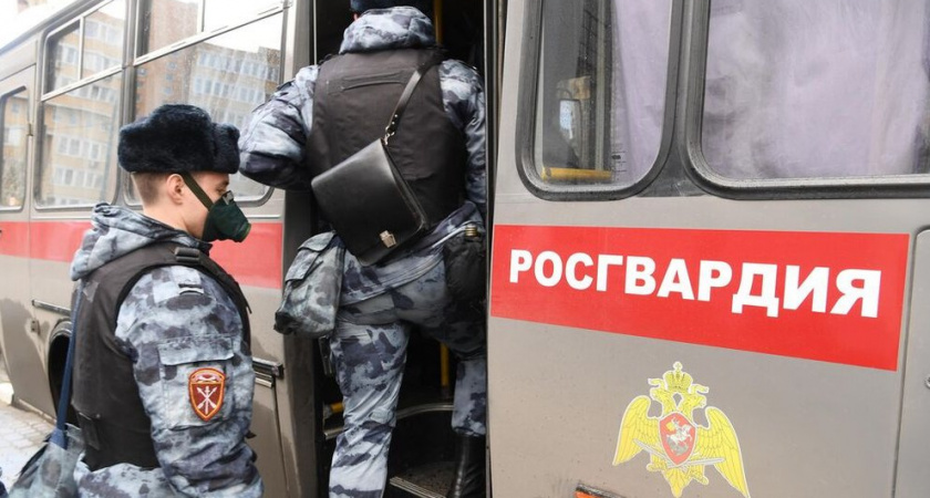 ФСБ разгромило ОПГ азербайджанцев, заработавшую 2 млн рублей на поддельных документах для мигрантов