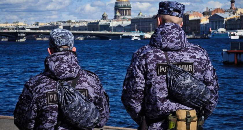 Военным, Росгвардии и МВД поднимут зарплаты на 7,6% вместо обещанных 4,5%