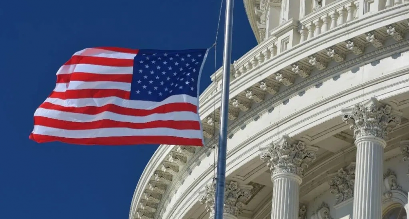 Сенат США ушёл на каникулы, оставив Трампу решать судьбу 500% пошлин против России