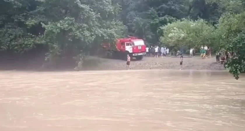 34 дома освободились от воды в Туапсинском районе, но 230 спасателей остаются на месте