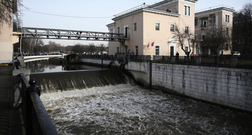 "Мосводосток" опроверг видео о коричневой воде в Яузе у Электрозаводского моста