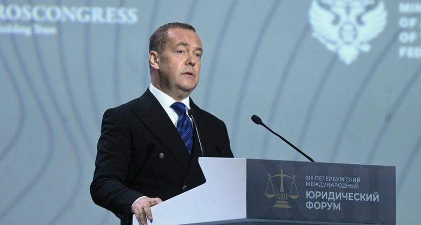 Медведев предупредил НАТО о "новой реальности": Россия снимает мораторий на размещение РСМД и готовит "дальнейшие шаги"