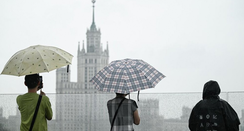 МЧС объявило штормовое предупреждение: 9-часовой ливень накроет Подмосковье во вторник