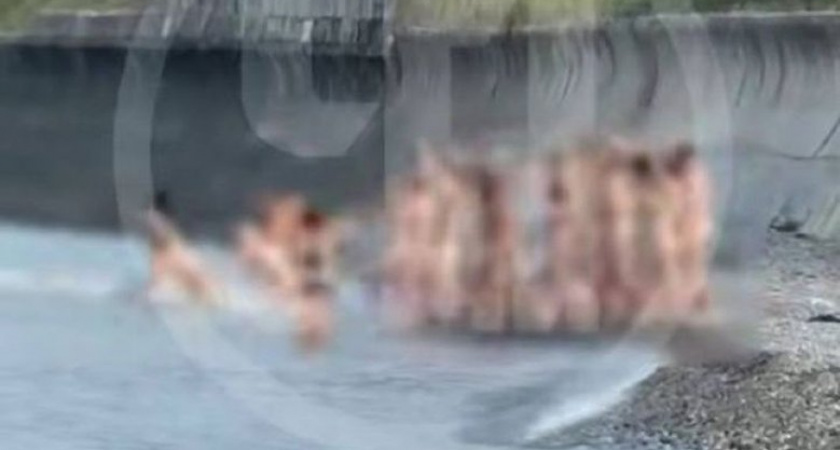 "Сектанты" взялись за руки и нырнули голыми в море Сочи на глазах у отдыхающих