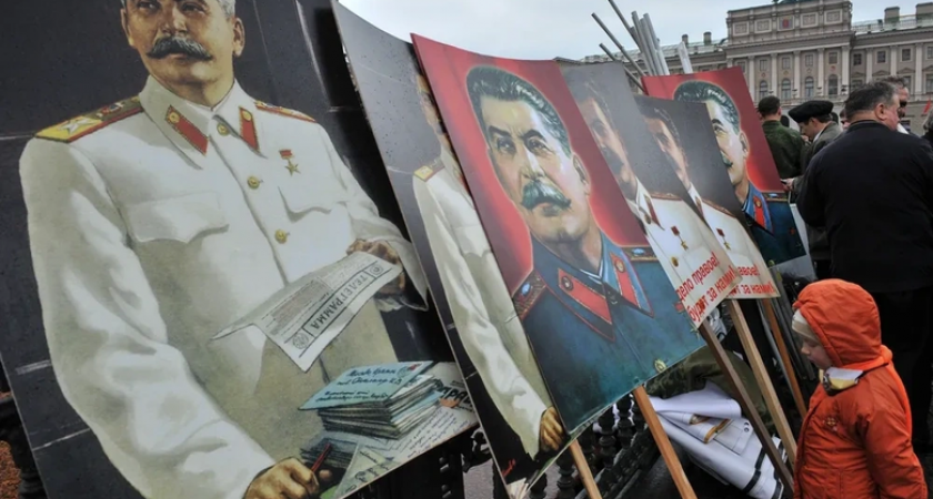 Правнук Сталина против захоронения диктатора рядом с родными на фоне споров о третьем памятнике