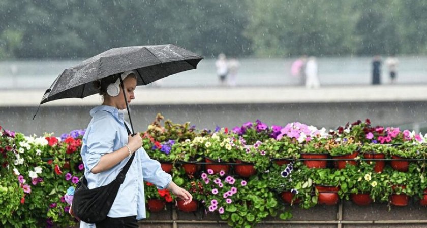Москвичей ждут грозы и аномальное похолодание до +19°C во вторник
