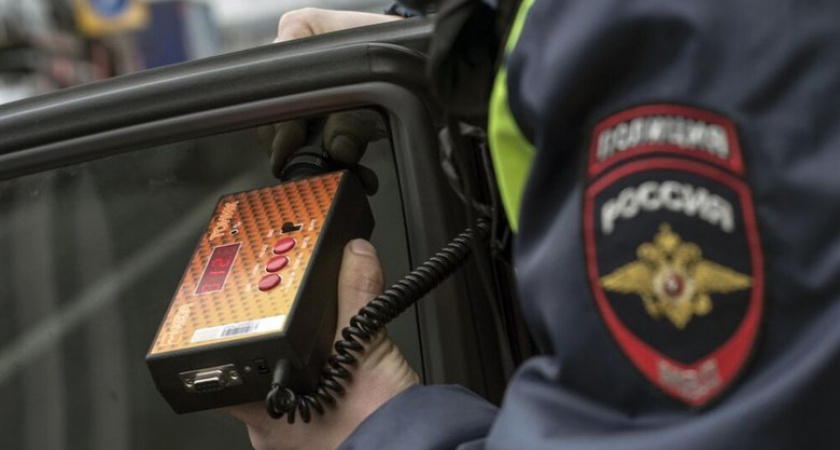 Водителей будут штрафовать на 15 тысяч рублей за популярные "иранские шторки"