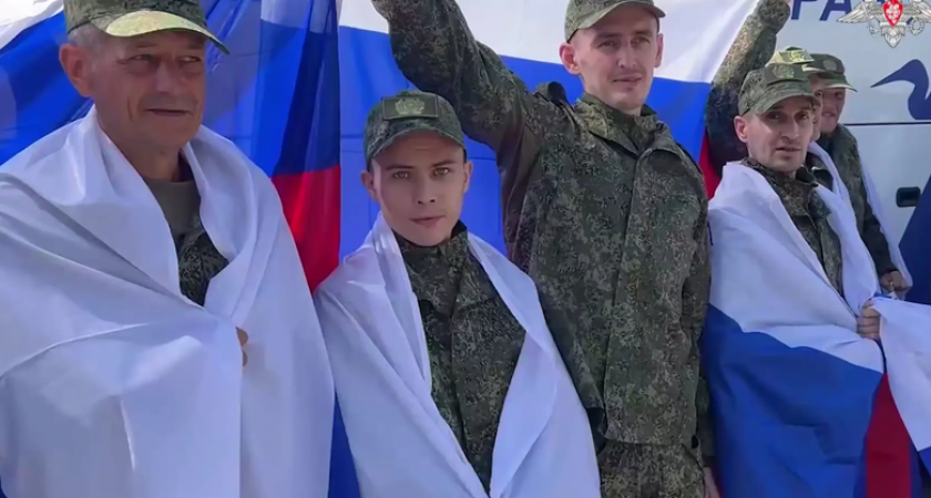 84 освобождённых российских военных приземлились в Подмосковье после обмена при посредничестве ОАЭ