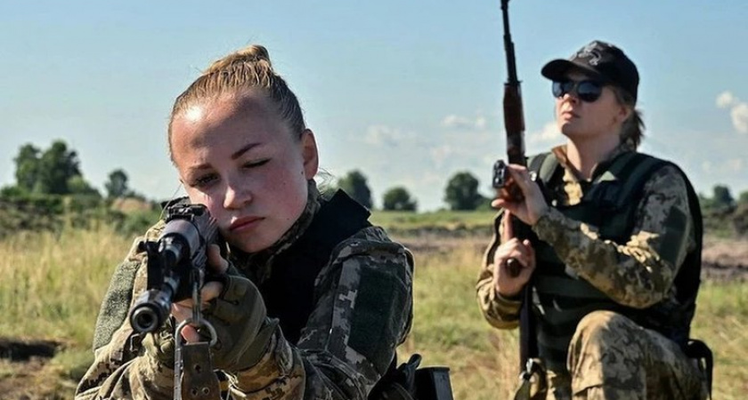 "В каждой тройке по женщине": российский штурмовик насчитал целую роту украинок в боях за Щербиновку