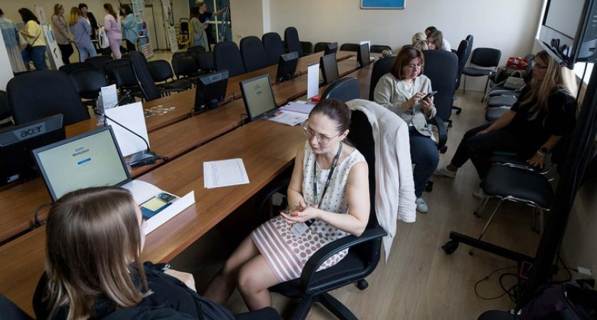 40 тюменских мам в декрете получили шанс на работу с гибким графиком