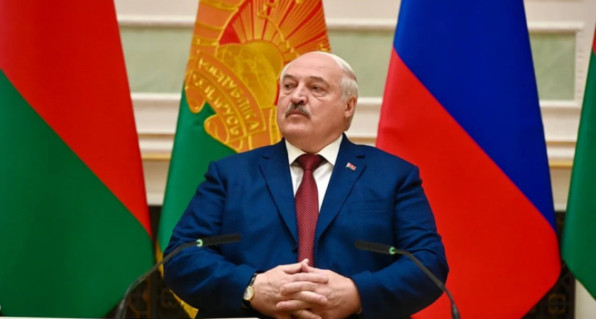 "От всего сердца": Лукашенко пожелал украинцам "мирного неба" и отверг слухи о нападении