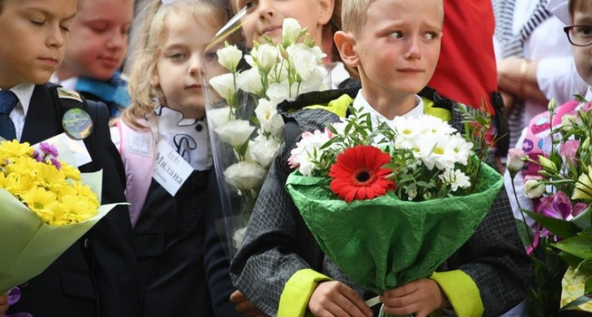Половина российских родителей отказывается покупать цветы учителям на 1 сентября