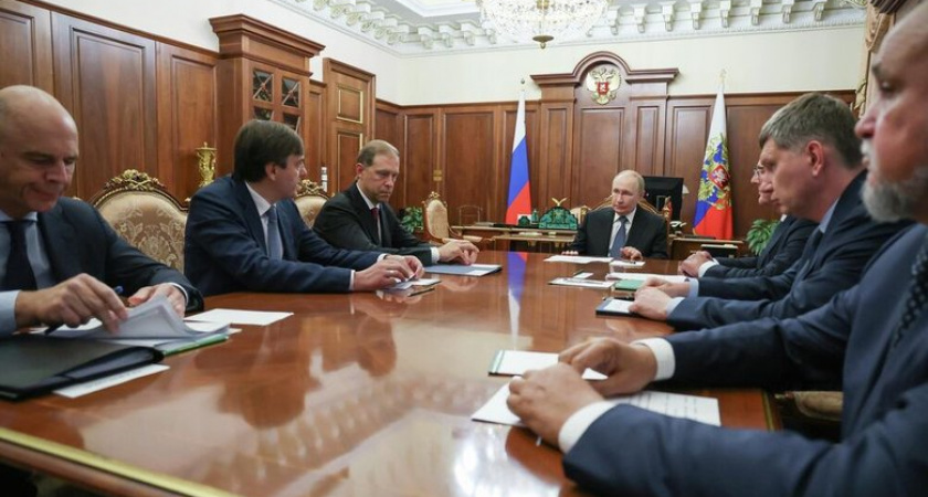 Кравцов объявил о переподготовке всех учителей истории до перехода на единые госучебники в 2026 году