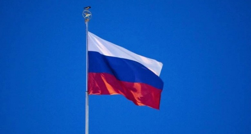 Два украинских министра в ярости из-за российского флага на Венецианском кинофестивале: требуют убрать