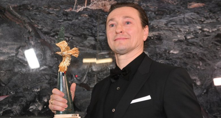 Сергей Безруков получил военную медаль за работу с участниками спецоперации