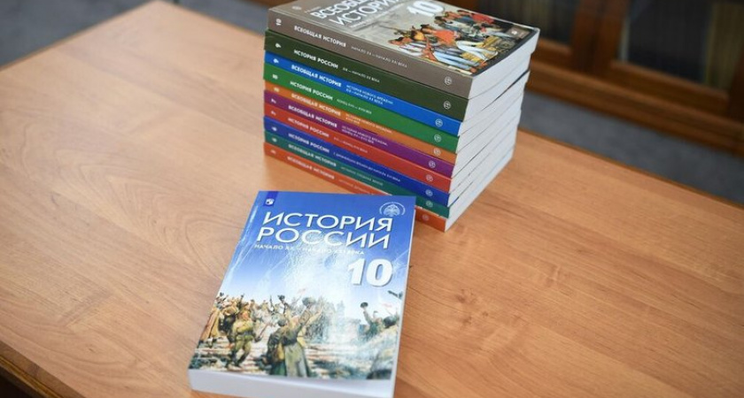 Мединский: новый учебник истории должен отвлечь школьников от "дурацких роликов YouTube"