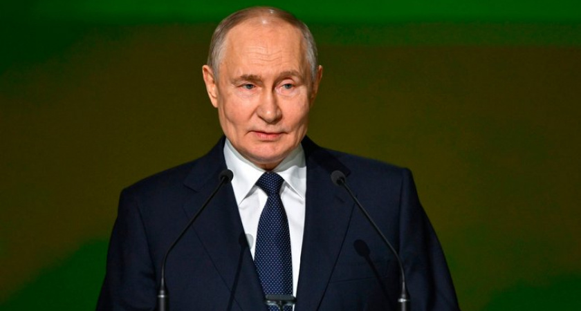 Путин 45 минут катал Моди в Aurus, сорвав официальную программу встречи