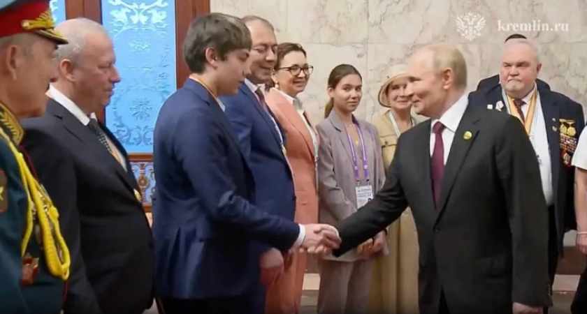 Путин на параде в Пекине встретился с потомками маршалов Жукова, Василевского и Рокоссовского