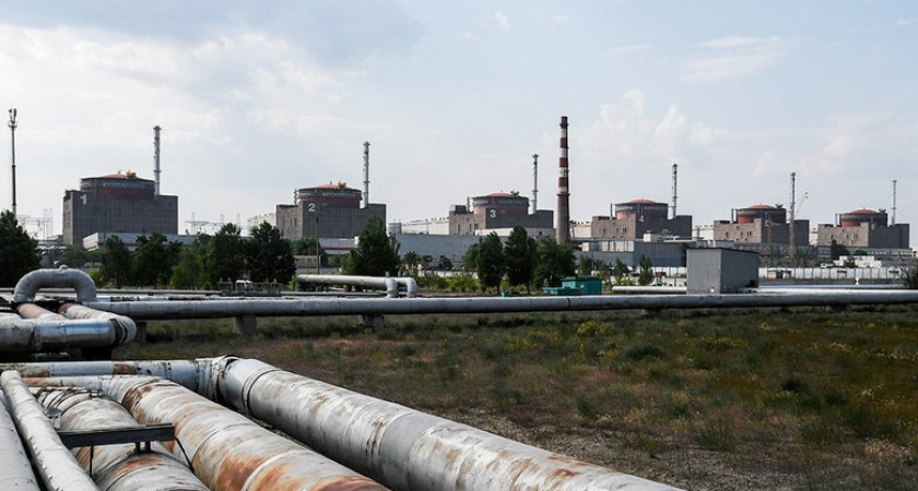 ВСУ нанесли удар дронами по крыше учебного центра Запорожской АЭС
