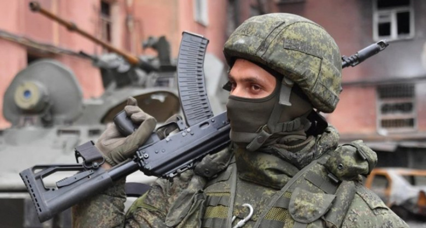 Артиллерист с позывным "Енот" из гаубицы Д-30 попал снарядом прямо в подземный тоннель под ж/д станцией с бойцами ВСУ