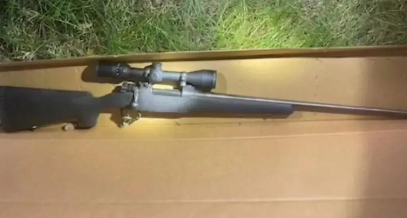 ФБР нашло винтовку Mauser с антифашистскими надписями на месте убийства соратника Трампа