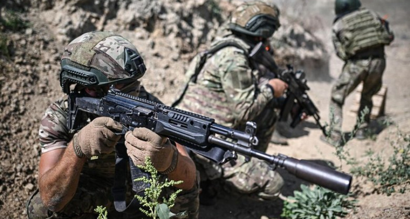 Российские военные заблокировали ключевые дороги ВСУ в ДНР: противник прячется от дронов под "мангалами"