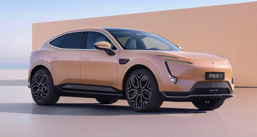 Футуристичный Avatr 11 собирает толпы зевак на российских дорогах как BMW i8 в 2016-м
