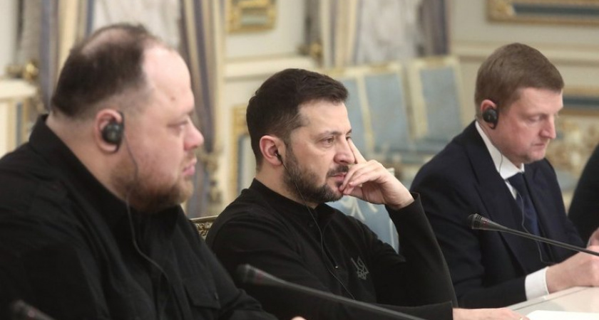 Зеленский пригрозил Раде "трудными решениями" на фоне отступления ВСУ и готовности к встрече с Путиным