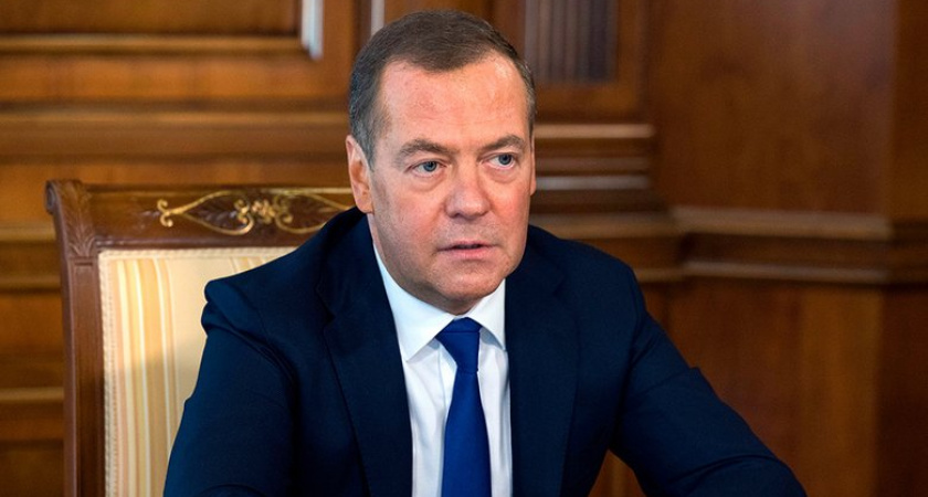 Медведев пообещал "возмездие" Европе за "психоделическую" инициативу по репарациям Украине