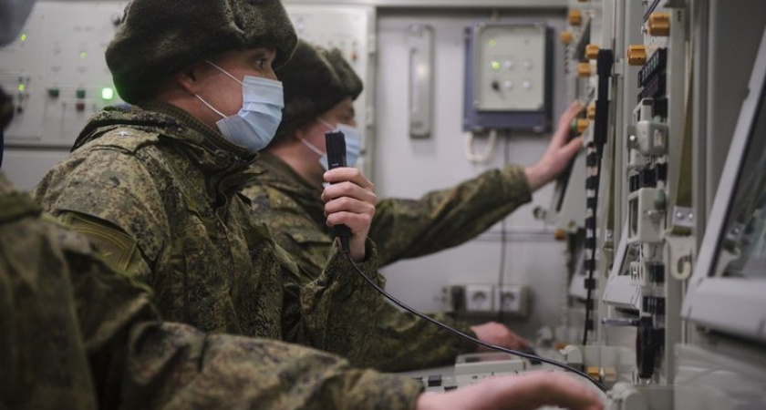 ПВО отбила массированную атаку дронов на четыре района Волгограда: обломки упали на жилые кварталы