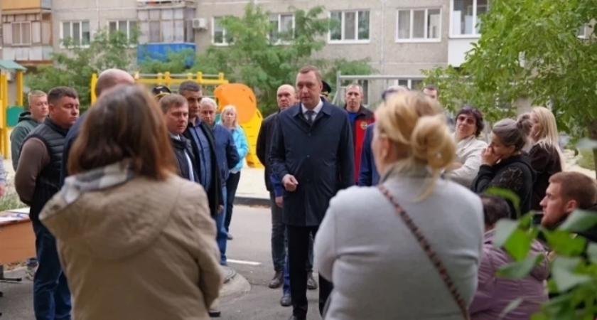 Женщина госпитализирована после атаки БПЛА в Саратове: жильцы эвакуированы в школу